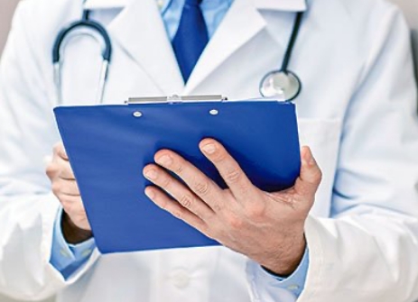 ISAPRES presenta querella contra 28 médicos por emisión de licencias fraudulentas